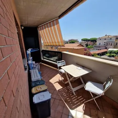 Dom wakacyjny Terrazza A E Chiesa Giubilare Santa Maria Goretti Nettuno